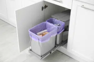 contenitori per differenziare i rifiuti in cucina